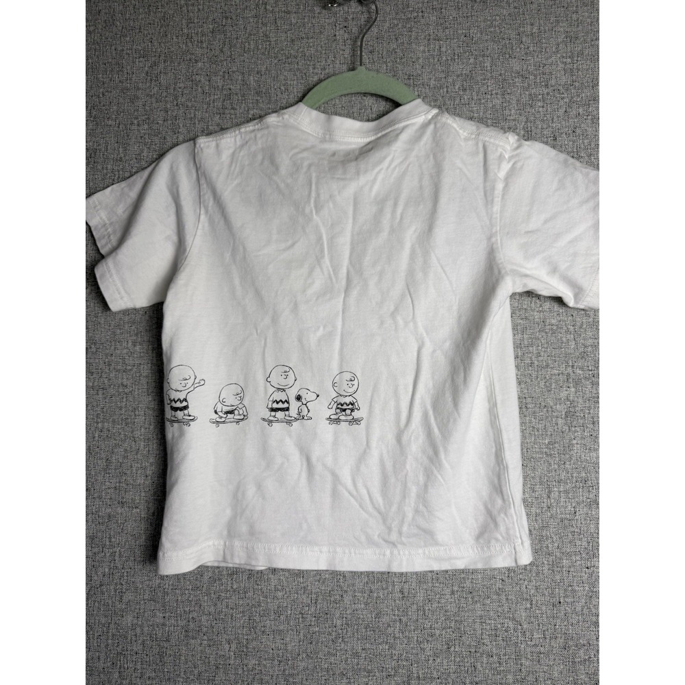 Uniqlo UTGP Peanuts Graphic Tee Black White Charlie Brown Skate‎ Board Kids 5/6 - Picture 3 of 6